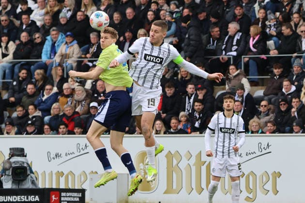 07.02.2025, Fussball, Herren, 2. Bundesliga, Saison 2025 2026, SV 07 Elversberg - Hertha BSC Berlin, Lukas Pinckert (SV 07 Elversberg), Luca Schuler (Hertha BSC Berlin) Elversberg Ursapharm-Arena an der Kaiserlinde Saarland Deutschland (DEU)