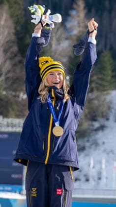 OLYMPICS - Winter Olympic Games, Olympische Spiele, Olympia, OS Milano Cortina 2026 VAL DI FIEMME,ITALY,07.FEB.26 - OLYMPICS, CROSS COUNTRY SKIING - Winter Olympic Games Milano Cortina 2026, 10km, 10km Skiathlon, women. Image shows Frida Karlsson (SWE) with her gold medal.  GEPAxpictures xOliverxLerch