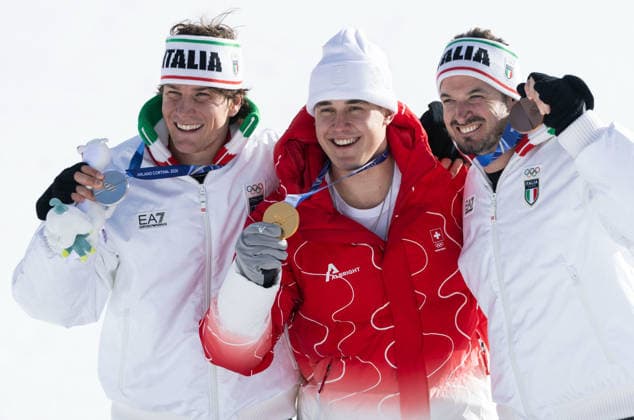 OLYMPICS - Winter Olympic Games, Olympische Spiele, Olympia, OS Milano Cortina 2026 BORMIO,ITALY,07.FEB.26 - OLYMPICS, ALPINE SKIING - Winter Olympic Games Milano Cortina 2026, downhill, men, medal ceremony. Image shows the rejoicing of Giovanni Franzoni (ITA), Franjo von Allmen (SUI) and Dominik Paris (ITA). Keywords: medal.  GEPAxpictures xWolfgangxGrebien