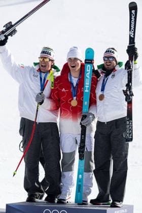 OLYMPICS - Winter Olympic Games, Olympische Spiele, Olympia, OS Milano Cortina 2026 BORMIO,ITALY,07.FEB.26 - OLYMPICS, ALPINE SKIING - Winter Olympic Games Milano Cortina 2026, downhill, men, medal ceremony. Image shows the rejoicing of Giovanni Franzoni (ITA), Franjo von Allmen (SUI) and Dominik Paris (ITA). Keywords: medal.  GEPAxpictures xWolfgangxGrebien