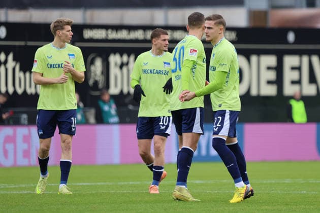 07.02.2025, Fussball, Herren, 2. Bundesliga, Saison 2025 2026, SV 07 Elversberg - Hertha BSC Berlin, Marten Winkler (Hertha BSC Berlin), Paul Seguin (Hertha BSC Berlin), Michael Cuisance (Hertha BSC Berlin), Luca Schuler (Hertha BSC Berlin) Elversberg Ursapharm-Arena an der Kaiserlinde Saarland Deutschland (DEU)
