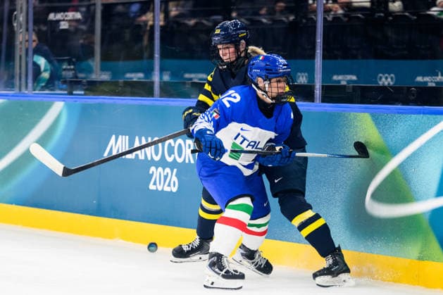 260207 Thea Johansson of Sweden and Rebecca Roccella of Italy in the women s Ice hockey, Eishockey game between Sweden and Italy during day 1 of the 2026 Winter Olympics on February 7, 2026 in Milan. Photo: Emma Wallskog BILDBYRAN kod EW EW0620 ishockey ice hockey Olympic Games, Olympische Spiele, Olympia, OS olympics winter olympics os ol olympiska spel vinter-os olympiske leker milano cortina 2026 milan cortina 2026 milano cortina 2026 olympic games milano cortina 2026 winter olympic games milano cortina-os milano cortina-ol vinter-ol 1 bbeng sweden sverige italien italy tre kronor dam damkronorna *** 260207 Thea Johansson of Sweden and Rebecca Roccella of Italy in the women s ice hockey game between Sweden and Italy during day 1 of the 2026 Winter Olympics on February 7, 2026 in Milan Photo Emma Wallskog BILDBYRAN kod EW EW0620 ishockey ice hockey olympic games olympics winter olympics os ol olympiska spel vinter os olympiske leker milano cortina 2026 milan cortina 2026 milano cortina 2026 olympic games milano cortina 2026 winter olympic games milano cortina os milano cortina ol vinter ol 1 bbeng sweden sverige ital italy tre kronor damkronorna  Copyright: EMMAxWALLSKOG BB260207EW019