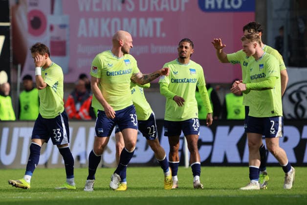 07.02.2025, Fussball, Herren, 2. Bundesliga, Saison 2025 2026, SV 07 Elversberg - Hertha BSC Berlin, Torjubel zum 0:3, Torschütze: Toni Leistner (Hertha BSC Berlin) Elversberg Ursapharm-Arena an der Kaiserlinde Saarland Deutschland (DEU)