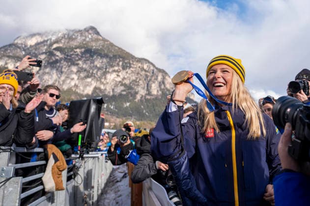 Cross-Country Skiing - Milano Cortina 2026 Winter Olympics: Day 1 Frida Karlsson (SWE) wins the gold medal in the women s 10 km + 10 km Skiathlon cross-country skiing event at the Milano Cortina 2026 Winter Olympics at the Tesero Cross-Country Skiing Stadium on 7 February 2026 in Val di Fiemme, Italy. Tesero Italy  Copyright: xAndrzejxIwanczukx originalFilename:iwanczuk-crosscou260207_npC16.jpg