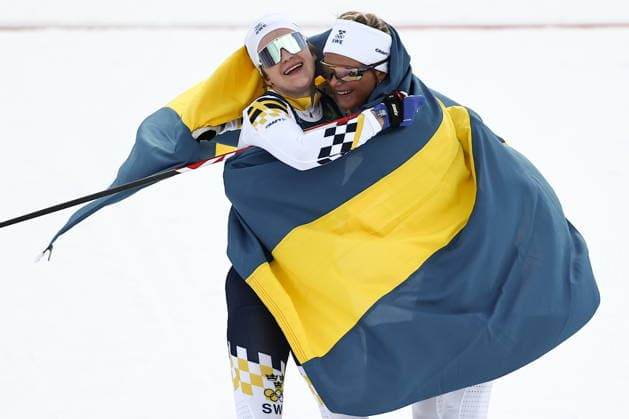 ITALY, TRENTINO-SOUTH TYROL - FEBRUARY 7, 2026: Ebba Andersson (L) and Frida Karlsson of Sweden celebrate coming second and first respectively in a women s 10km + 10km skiathlon race during the 2026 Winter Olympic Games, Olympische Spiele, Olympia, OS at the Tesero Cross-Country Skiing Stadium 2026 Winter Olympics: Cross-Country Skiing  - ZUMAt113 20260207_zaa_t113_212 Copyright: xMikhailxTereshchenkox