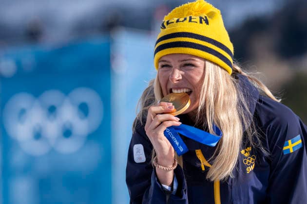 Cross-Country Skiing - Milano Cortina 2026 Winter Olympics: Day 1 Frida Karlsson (SWE) wins the gold medal in the women s 10 km + 10 km Skiathlon cross-country skiing event at the Milano Cortina 2026 Winter Olympics at the Tesero Cross-Country Skiing Stadium on 7 February 2026 in Val di Fiemme, Italy. Tesero Italy  Copyright: xAndrzejxIwanczukx originalFilename:iwanczuk-crosscou260207_np53H.jpg