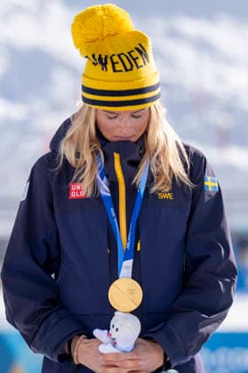 Cross-Country Skiing - Milano Cortina 2026 Winter Olympics: Day 1 Frida Karlsson (SWE) wins the gold medal in the women s 10 km + 10 km Skiathlon cross-country skiing event at the Milano Cortina 2026 Winter Olympics at the Tesero Cross-Country Skiing Stadium on 7 February 2026 in Val di Fiemme, Italy. Tesero Italy  Copyright: xAndrzejxIwanczukx originalFilename:iwanczuk-crosscou260207_npOIp.jpg