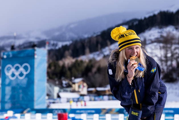 TESERO, ITALY - FEBRUARY 7: Gold Frida Karlsson (Sweden) during the medal ceremony after the Cross-Country Skiing Women s 10km + 10km Skiathlon at the Milano Cortina 2026 Olympics at Tesero Cross-Country Skiing Stadium on day 2 of the Milano Cortina 2026 Olympics on February 7, 2026 in Tesero, Italy. Editorial use only. Trentino-Suedtirol Italy Copyright: xSteffiexWunderlx
