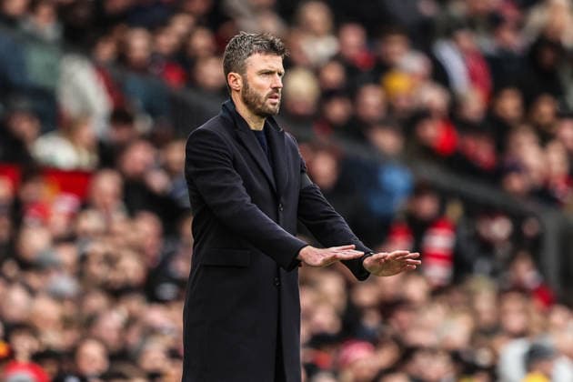 Premier League Manchester United, ManU v Tottenham Hotspur Michael Carrick manager of Manchester United gives his team instructions during the Premier League match Manchester United vs Tottenham Hotspur at Old Trafford, Manchester, United Kingdom on 07 February 2026 (Photo by Alfie Cosgrove News Images) Manchester Old Trafford Greater Manchester United Kingdom Copyright: xAlfiexCosgrove NewsxImagesx