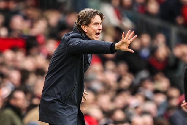 Premier League Manchester United, ManU v Tottenham Hotspur Thomas Frank manager of Tottenham Hotspur gives his team instructions during the Premier League match Manchester United vs Tottenham Hotspur at Old Trafford, Manchester, United Kingdom on 07 February 2026 (Photo by Alfie Cosgrove News Images) Manchester Old Trafford Greater Manchester United Kingdom Copyright: xAlfiexCosgrove NewsxImagesx
