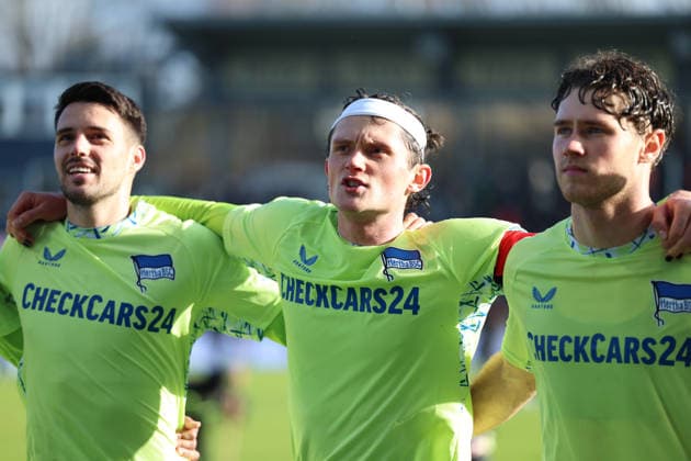 07.02.2026, xrekx, Fussball 2.Bundesliga, SV Elversberg - Hertha BSC Berlin v.l. Berlin Mannschaft, Spieler, jubeln nach Spielende, Team, Player, celebrate at the end of the match Fabian Reese (Hertha BSC) (DFL DFB REGULATIONS PROHIBIT ANY USE OF PHOTOGRAPHS as IMAGE SEQUENCES and or QUASI-VIDEO) Elversberg