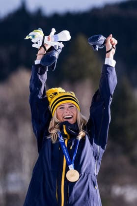 TESERO, ITALY - FEBRUARY 7: Frida Karlsson (Sweden) smiling with the gold medal during the medal ceremony after the Cross-Country Skiing Women s 10km + 10km Skiathlon at the Milano Cortina 2026 Olympics at Tesero Cross-Country Skiing Stadium on day 2 of the Milano Cortina 2026 Olympics on February 7, 2026 in Tesero, Italy. Editorial use only. Trentino-Suedtirol Italy Copyright: xSteffiexWunderlx