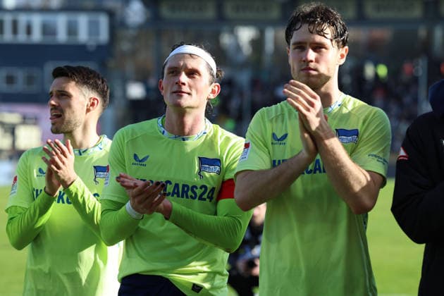 07.02.2026, xrekx, Fussball 2.Bundesliga, SV Elversberg - Hertha BSC Berlin v.l. Berlin Mannschaft, Spieler, jubeln nach Spielende, Team, Player, celebrate at the end of the match Fabian Reese (Hertha BSC) (DFL DFB REGULATIONS PROHIBIT ANY USE OF PHOTOGRAPHS as IMAGE SEQUENCES and or QUASI-VIDEO) Elversberg