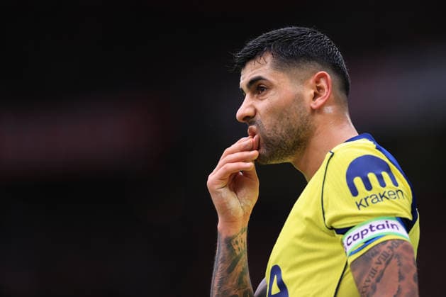 Manchester United, ManU v Tottenham Hotspur 07 February 2026 Manchester - Premier League football - Manchester United v Tottenham Hotspur - Cristian Romero of Tottenham Hotspur reacts after receiving a red card - (Photo by Simon Stacpoole) Manchester UK Copyright: xSimonxStacpoolexOffside