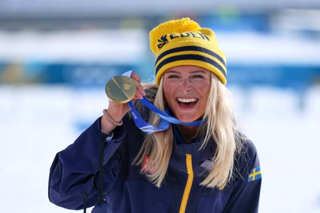 Olympische Winterspiele Milano Cortina 2026 Skilanglauf 10km + 10km Skiathlon Frauen am 07.02.2026 im Tesero Cross-Country Skiing Stadium in Cortina d™Ampezzo Frida Karlsson ( Schweden ) gewinnt die Gold Medallie *** Olympic Winter Games Milano Cortina 2026 Cross Country Skiing 10km 10km Skiathlon Women on 07 02 2026 at the Tesero Cross Country Skiing Stadium in Cortina d™Ampezzo Frida Karlsson Sweden wins the gold medal xMSx