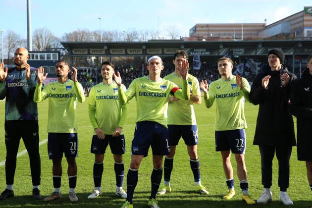 07.02.2026, xrekx, Fussball 2.Bundesliga, SV Elversberg - Hertha BSC Berlin v.l. Berlin Mannschaft, Spieler, jubeln nach Spielende, Team, Player, celebrate at the end of the match Fabian Reese (Hertha BSC) (DFL DFB REGULATIONS PROHIBIT ANY USE OF PHOTOGRAPHS as IMAGE SEQUENCES and or QUASI-VIDEO) Elversberg