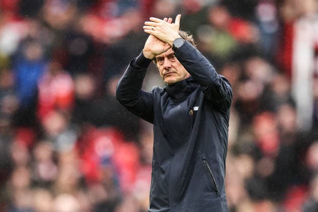 Premier League Manchester United, ManU v Tottenham Hotspur Thomas Frank manager of Tottenham Hotspur applauds the fans after the game during the Premier League match Manchester United vs Tottenham Hotspur at Old Trafford, Manchester, United Kingdom on 07 February 2026 (Photo by Alfie Cosgrove News Images) Manchester Old Trafford Greater Manchester United Kingdom Copyright: xAlfiexCosgrove NewsxImagesx