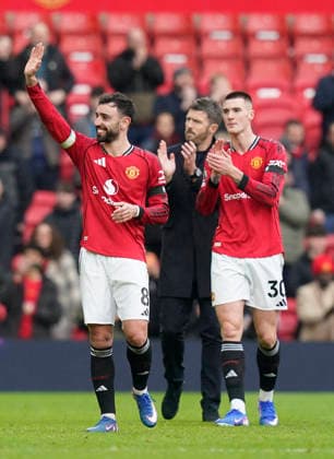 Manchester, England, 7th February 2026. Bruno Fernandes of Manchester United, ManU waves towards the fans during the Manchester United vs Tottenham Hotspur Premier League match at Old Trafford, Manchester. Picture credit should read: Andrew Yates Sportimage EDITORIAL USE ONLY. No use with unauthorised audio, video, data, fixture lists, club league logos or live services. Online in-match use limited to 120 images, no video emulation. No use in betting, games or single club league player publications. SPI_092_AY_Man_Utd_Spurs SPI-4511-0093
