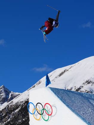 February 7, 2026, Livigno, Italy: Canada s Evan McEachran hits a jump during the qualification for the men s free ski slopestyle during the Milano Cortina 2026 Winter Olympic Games, Olympische Spiele, Olympia, OS in Livigno, Italy, Saturday, Feb. 7, 2026. Canada News - February 7, 2026  - ZUMAc35_ 20260207_zaf_c35_020 Copyright: xSeanxKilpatrickx