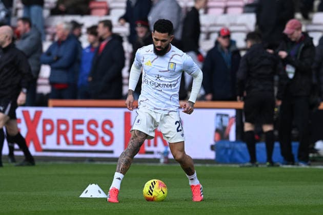 Bournemouth v Aston Villa, Premier League Douglas Luiz (21) of Aston Villa warming up ahead of the Premier League match between Bournemouth and Aston Villa at the Vitality Stadium, Bournemouth, UK on 7 February 2026. Bournemouth Vitality Stadium Dorset UK Editorial use only DataCo restrictions apply See www.football-dataco.com , Copyright: xGrahamxHuntx PSI-23705-0040