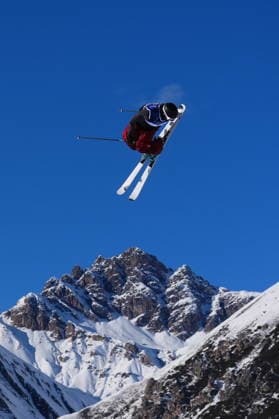 February 7, 2026, Livigno, Italy: Canada s Evan McEachran hits a jump during the qualification for the men s free ski slopestyle during the Milano Cortina 2026 Winter Olympic Games, Olympische Spiele, Olympia, OS in Livigno, Italy, Saturday, Feb. 7, 2026. Canada News - February 7, 2026  - ZUMAc35_ 20260207_zaf_c35_023 Copyright: xSeanxKilpatrickx