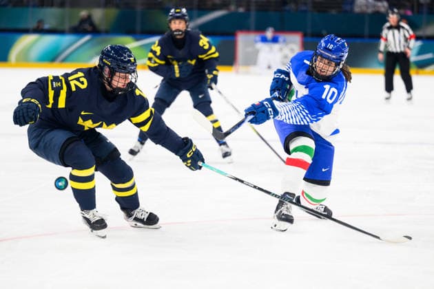 260207 Maja NylÃ n Persson of Sweden and Aurora Abatangelo of Italy in the women s Ice hockey, Eishockey game between Sweden and Italy during day 1 of the 2026 Winter Olympics on February 7, 2026 in Milan. Photo: Emma Wallskog BILDBYRAN kod EW EW0620 ishockey ice hockey Olympic Games, Olympische Spiele, Olympia, OS olympics winter olympics os ol olympiska spel vinter-os olympiske leker milano cortina 2026 milan cortina 2026 milano cortina 2026 olympic games milano cortina 2026 winter olympic games milano cortina-os milano cortina-ol vinter-ol 1 bbeng sweden sverige italien italy tre kronor dam damkronorna *** 260207 Maja Nylén Persson of Sweden and Aurora Abatangelo of Italy in the women s ice hockey game between Sweden and Italy during day 1 of the 2026 Winter Olympics on February 7, 2026 in Milan Photo Emma Wallskog BILDBYRAN code EW EW0620 ice hockey ice hockey olympic games olympics winter olympics os ol olympic games winter os olympic games milano cortina 2026 milan cortina 2026 milano cortina 2026 olympic games milano cortina 2026 winter olympic games milano cortina os milano cortina ol winter ol 1 bbeng sweden sverige ital italy tre kronor damkronorna  Copyright: EMMAxWALLSKOG BB260207EW030