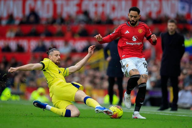 Manchester United, ManU v Tottenham Hotspur, Premier League Radu Dragusin (6) of Tottenham Hotspur tackles Matheus Cunha (10) of Manchester United during the Premier League match between Manchester United and Tottenham Hotspur at Old Trafford, Manchester, UK on 7 February 2026. Manchester Old Trafford Greater Manchester UK Editorial use only DataCo restrictions apply See www.football-dataco.com , Copyright: xConorxMolloyx PSI-23700-0060