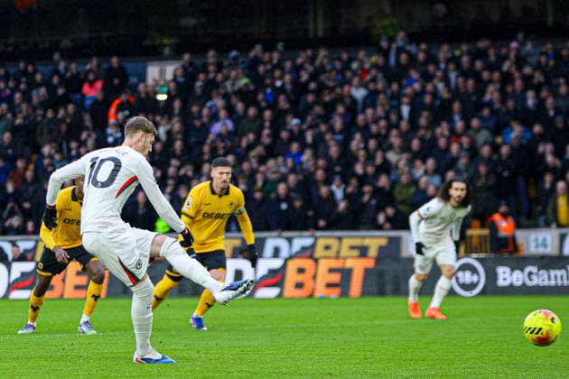 Goal. Cole Palmer (10 Chelsea) scores a penalty during the Premier League football match between Wolverhampton Wanderers and Chelsea at Molineux stadium in Wolverhampton, England Copyright: xNataliexMincher SPPx Sportspressphoto_SPR89322