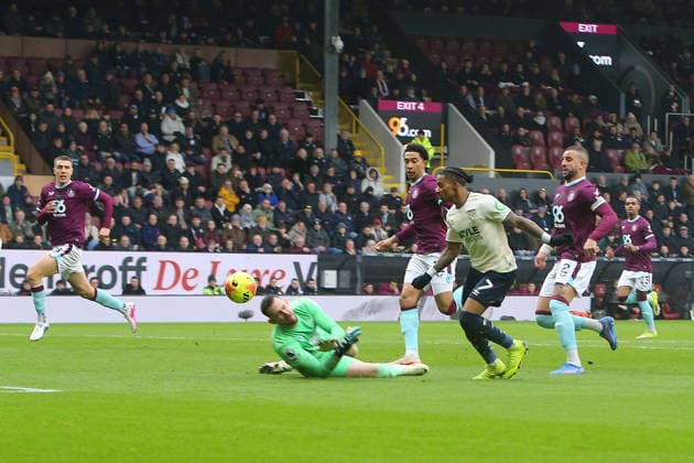 Crysencio Summerville of West Ham United scores their sides first goal Burnley v West Ham United, Premier League, Football, Turf Moor, Burnley, UK - 07 Feb 2026Burnley Turf Moor United Kingdom EDITORIAL USE ONLY No use with unauthorised audio, video, data, fixture lists, club league logos or live services. Online in-match use limited to 120 images, no video emulation. No use in betting, games or single club league player publications. Copyright: xPhilxOldham Shutterstockx 16524361ag