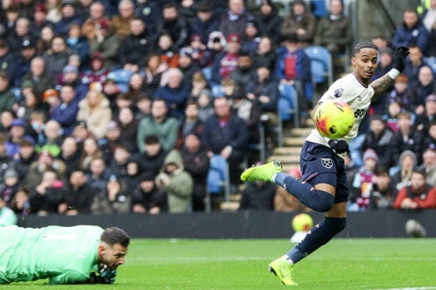 Crysencio Summerville (7 West Ham) scores during the Premier League match between Burnley and West Ham United at Turf Moor in Burnley, England on February 7th 2026. Copyright: xSeanxChandlerx xSPPx Sportspressphoto_SPR89327