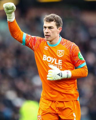 Premier League Burnley v West Ham United West Ham United goalkeeper Mads Hermansen celebrates Valentin Castellanos of West Ham United goal to makes it 0-2 during the Premier League match Burnley vs West Ham United at Turf Moor, Burnley, United Kingdom on 07 February 2026 (Photo by Jorge Horsted News Images) Burnley Turf Moor Lancashire United Kingdom Copyright: xJorgexHorsted NewsxImagesx