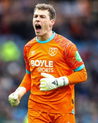 Premier League Burnley v West Ham United West Ham United goalkeeper Mads Hermansen celebrates Valentin Castellanos of West Ham United goal to makes it 0-2 during the Premier League match Burnley vs West Ham United at Turf Moor, Burnley, United Kingdom on 07 February 2026 (Photo by Jorge Horsted News Images) Burnley Turf Moor Lancashire United Kingdom Copyright: xJorgexHorsted NewsxImagesx