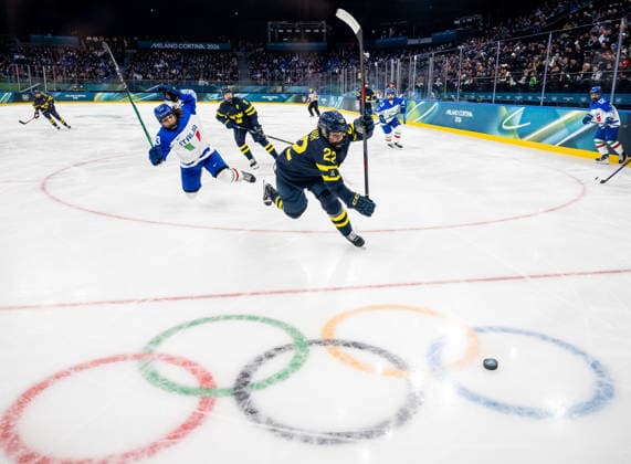 260207 Kristin Della Rovere of Italy and Hanna Thuvik of Sweden in the women s Ice hockey, Eishockey game between Sweden and Italy during day 1 of the 2026 Winter Olympics on February 7, 2026 in Milan. Photo: Emma Wallskog BILDBYRAN kod EW EW0620 ishockey ice hockey Olympic Games, Olympische Spiele, Olympia, OS olympics winter olympics os ol olympiska spel vinter-os olympiske leker milano cortina 2026 milan cortina 2026 milano cortina 2026 olympic games milano cortina 2026 winter olympic games milano cortina-os milano cortina-ol vinter-ol 1 bbeng sweden sverige italien italy tre kronor dam damkronorna *** 260207 Kristin Della Rovere of Italy and Hanna Thuvik of Sweden in the women s ice hockey game between Sweden and Italy during day 1 of the 2026 Winter Olympics on February 7, 2026 in Milan Photo Emma Wallskog BILDBYRAN kod EW EW0620 ishockey ice hockey olympic games olympics winter olympics os ol olympiska spel vinter os olympiske leker milano cortina 2026 milan cortina 2026 milano cortina 2026 olympic games milano cortina 2026 winter olympic games milano cortina os milano cortina ol vinter ol 1 bbeng sweden sverige italien italy tre kronor damkronorna  Copyright: EMMAxWALLSKOG BB260207EW039