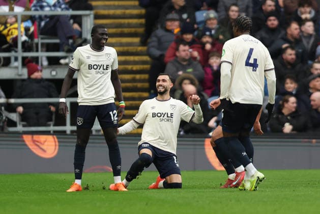 Burnley v West Ham United Premier League Mateus Fernandes of West Ham United celebrates with Pablo of West Ham United after scoring a goal to make it 2-0 during the Premier League match at Turf Moor, Burnley 07 02 2026 UK Newspapers OUT Copyright: xRyanxJenkinsonx FIL-22931-0027