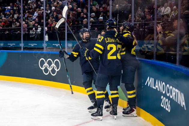 260207 Thea Johansson of Sweden celebrates the 5-1 goal with Hanna Thuvik and Ebba Hedqvist in the women s Ice hockey, Eishockey game between Sweden and Italy during day 1 of the 2026 Winter Olympics on February 7, 2026 in Milan. Photo: Emma Wallskog BILDBYRAN kod EW EW0620 ishockey ice hockey Olympic Games, Olympische Spiele, Olympia, OS olympics winter olympics os ol olympiska spel vinter-os olympiske leker milano cortina 2026 milan cortina 2026 milano cortina 2026 olympic games milano cortina 2026 winter olympic games milano cortina-os milano cortina-ol vinter-ol 1 bbeng sweden sverige italien italy tre kronor dam damkronorna jubel *** 260207 Thea Johansson of Sweden celebrates the 5 1 goal with Hanna Thuvik and Ebba Hedqvist in the women s ice hockey game between Sweden and Italy during day 1 of the 2026 Winter Olympics on February 7, 2026 in Milan Photo Emma Wallskog BILDBYRAN code EW EW0620 ice hockey ice hockey olympic games olympics winter olympics os ol olympic games winter os olympic games milano cortina 2026 milan cortina 2026 milano cortina 2026 olympic games milano cortina 2026 winter olympic games milano cortina os milano cortina ol winter ol 1 bbeng sweden sverige ital italy tre kronor damkronorna jubel  Copyright: EMMAxWALLSKOG BB260207EW045