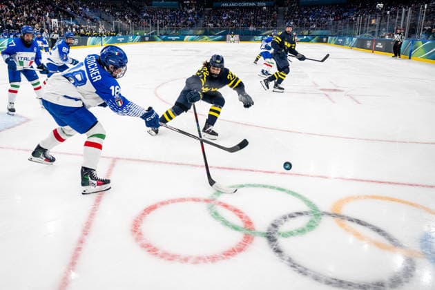 260207 Hanna Thuvik of Sweden and Franziska Stocker of Italy in the women s Ice hockey, Eishockey game between Sweden and Italy during day 1 of the 2026 Winter Olympics on February 7, 2026 in Milan. Photo: Emma Wallskog BILDBYRAN kod EW EW0620 ishockey ice hockey Olympic Games, Olympische Spiele, Olympia, OS olympics winter olympics os ol olympiska spel vinter-os olympiske leker milano cortina 2026 milan cortina 2026 milano cortina 2026 olympic games milano cortina 2026 winter olympic games milano cortina-os milano cortina-ol vinter-ol 1 bbeng sweden sverige italien italy tre kronor dam damkronorna *** 260207 Hanna Thuvik of Sweden and Franziska Stocker of Italy in the women s ice hockey game between Sweden and Italy during day 1 of the 2026 Winter Olympics on February 7, 2026 in Milan Photo Emma Wallskog BILDBYRAN kod EW EW0620 ishockey ice hockey olympic games olympics winter olympics os ol olympiska spel vinter os olympiske leker milano cortina 2026 milan cortina 2026 milano cortina 2026 olympic games milano cortina 2026 winter olympic games milano cortina os milano cortina ol vinter ol 1 bbeng sweden sverige ital italy tre kronor damkronorna  Copyright: EMMAxWALLSKOG BB260207EW046