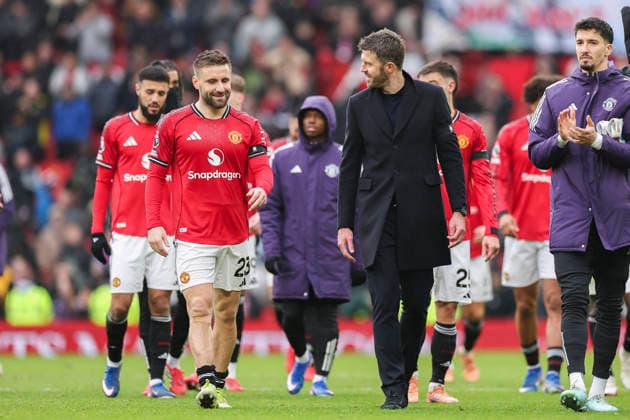 Manchester United, ManU v Tottenham Hotspur, Premier League Manchester United head coach Michael Carrick with Manchester United defender Luke Shaw (23) after the Manchester United v Tottenham Hotspur Premier League match at Old Trafford, Manchester, England on 7 February 2026 Credit: Phil Duncan Every Second Media Editorial use only. All images are copyright Every Second Media Limited. No images may be reproduced without prior permission. All rights reserved. Premier League and Football League images are subject to licensing agreements with Football DataCo Limited. see https: www.football-dataco.com Copyright: xIMAGO EveryxSecondxMediax ESM-1790-0083 PhilxDuncanx xEveryxSecondxMediax