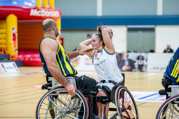 IWBF ChampionsCup; Fenerbahce Istanbul - RBC Köln 99ers, 07.02.26 Lisa Bergenthal (Köln 99ers, 6), Morteza Abedi (Fenerbahce Istanbul, 13) IWBF ChampionsCup; Fenerbahce Istanbul - RBC Köln 99ers: Wetzlar, 07.02.26 Copyright: xBEAUTIFULxSPORTS Roeczeyx