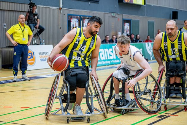 IWBF ChampionsCup; Fenerbahce Istanbul - RBC Köln 99ers, 07.02.26 Yamac Yüksel (Fenerbahce Istanbul, 14), Jack Long (Köln 99ers, 11), Morteza Abedi (Fenerbahce Istanbul, 13) IWBF ChampionsCup; Fenerbahce Istanbul - RBC Köln 99ers: Wetzlar, 07.02.26 Copyright: xBEAUTIFULxSPORTS Roeczeyx