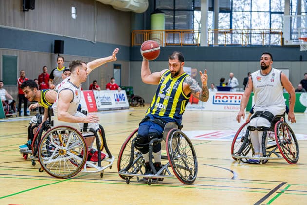 IWBF ChampionsCup; Fenerbahce Istanbul - RBC Köln 99ers, 07.02.26 Mohammadhassan Sayari (Fenerbahce Istanbul, 24), Alexander Keiser (Köln 99ers, 30), Bulut Kodal (Köln 99ers, 24) IWBF ChampionsCup; Fenerbahce Istanbul - RBC Köln 99ers: Wetzlar, 07.02.26 Copyright: xBEAUTIFULxSPORTS Roeczeyx
