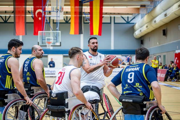 IWBF ChampionsCup; Fenerbahce Istanbul - RBC Köln 99ers, 07.02.26 Bulut Kodal (Köln 99ers, 24), Alexander Keiser (Köln 99ers, 30), Ugur Toprak (Fenerbahce Istanbul, 9), Morteza Abedi (Fenerbahce Istanbul, 13) IWBF ChampionsCup; Fenerbahce Istanbul - RBC Köln 99ers: Wetzlar, 07.02.26 Copyright: xBEAUTIFULxSPORTS Roeczeyx