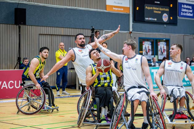 IWBF ChampionsCup; Fenerbahce Istanbul - RBC Köln 99ers, 07.02.26 Baran Oguz (Fenerbahce Istanbul, 3), Jack Long (Köln 99ers, 11), Alexander Keiser (Köln 99ers, 30), Mücahit Günaydin (Fenerbahce Istanbul, 12) IWBF ChampionsCup; Fenerbahce Istanbul - RBC Köln 99ers: Wetzlar, 07.02.26 Copyright: xBEAUTIFULxSPORTS Roeczeyx