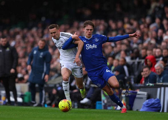 7th February 2026; Craven Cottage, Fulham, London, England; Premier League Football, Fulham versus Everton; Harrison Armstrong of Everton under pressure from Timothy Castagne of Fulham  JohnxPatrickxFletcher