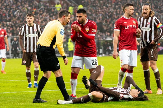 Foul Deniz Undav (VfB Stuttgart, 26) an Tomoya Ando (FC St. Pauli, 15), GER, FC St. Pauli vs. VfB Stuttgart, Fussball, Bundesliga, Spieltag 21, Saison 2025 2026, 07.02.2026 DFL REGULATIONS PROHIBIT ANY USE OF PHOTOGRAPHS AS IMAGE SEQUENCES AND OR QUASI-VIDEO GER, FC St. Pauli vs. VfB Stuttgart, Fussball, Bundesliga, Spieltag 21, Saison 2025 2026, 07.02.2026 Hamburg *** Foul Deniz Undav VfB Stuttgart, 26 on Tomoya Ando FC St Pauli, 15 , GER, FC St Pauli vs VfB Stuttgart, Football, Bundesliga, Matchday 21, Season 2025 2026, 07 02 2026 DFL REGULATIONS PROHIBIT ANY USE OF PHOTOGRAPHS AS IMAGE SEQUENCES AND OR QUASI VIDEO GER, FC St Pauli vs VfB Stuttgart, Football, Bundesliga, Matchday 21, Season 2025 2026, 07 02 2026 Hamburg Copyright: xEibner-Pressefoto MaxxVincenx EP_MVN