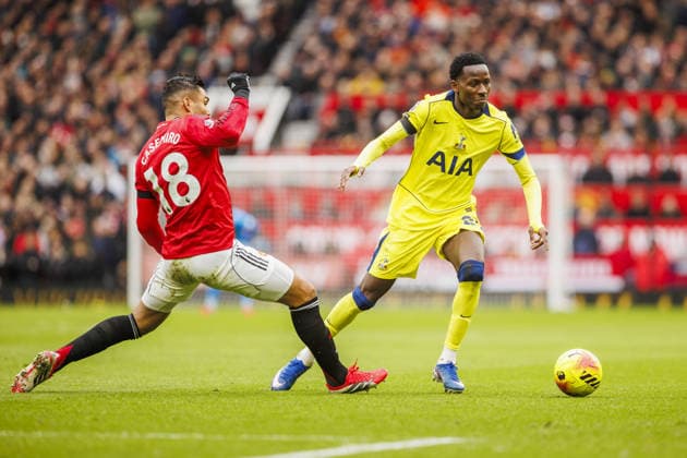 MANCHESTER, ENGLAND - FEBRUARY 07: Pape Matar Sarr of Tottenham runs with the ball followed by Casemiro of Manchester United, ManU during a Premier League 2026 match between Manchester United v Tottenham Hotspur at Stadium of Old Trafford on February 7, 2026 in Manchester, England. (Photo by Richard Callis Sports Press Photo) Copyright: xRichardxCallis SportsxPressxPhotx Sportspressphoto_SPR89343