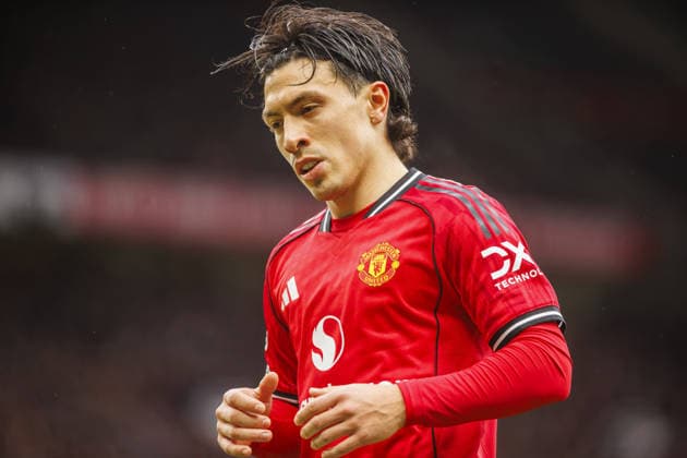 MANCHESTER, ENGLAND - FEBRUARY 07: Lisandro Martinez of Manchester reacts United during a Premier League 2026 match between Manchester United, ManU v Tottenham Hotspur at Stadium of Old Trafford on February 7, 2026 in Manchester, England. (Photo by Richard Callis Sports Press Photo) Copyright: xRichardxCallis SportsxPressxPhotx Sportspressphoto_SPR89351