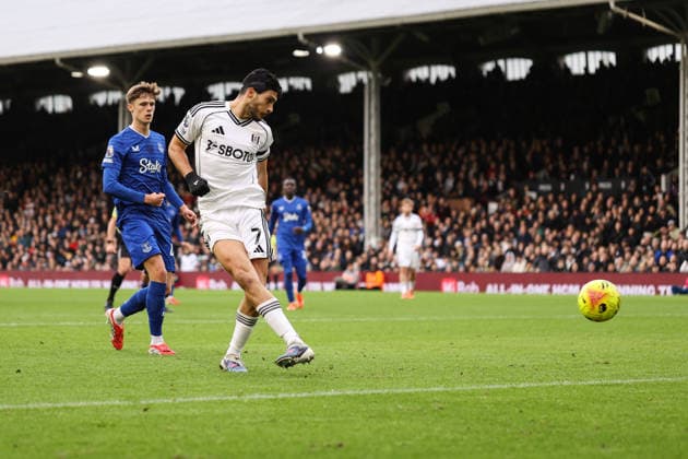 Fulham v Everton 07 February 2026, London - Premier League Football - Fulham v Everton - Raul Jimenez of Fulham shoots leading to their first goal which is given as an own goal - Photo: Jacques Feeney Offside. London UK Copyright: xJacquesxFeeneyx xOffsidexOffside