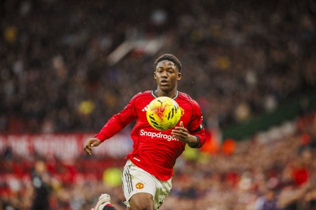 MANCHESTER, ENGLAND - FEBRUARY 07: Kobbie Mainoo of Manchester United, ManU chases the ball during a Premier League 2026 match between Manchester United v Tottenham Hotspur at Stadium of Old Trafford on February 7, 2026 in Manchester, England. (Photo by Richard Callis Sports Press Photo) Copyright: xRichardxCallis SportsxPressxPhotx Sportspressphoto_SPR89385