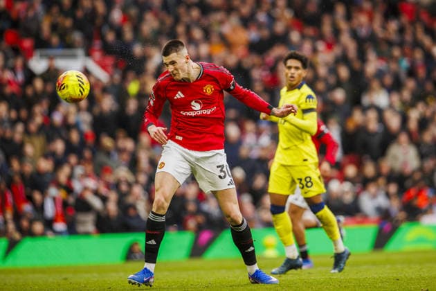 MANCHESTER, ENGLAND - FEBRUARY 07: Benjamin äeöko of Manchester United, ManU heads the ball during a Premier League 2026 match between Manchester United v Tottenham Hotspur at Stadium of Old Trafford on February 7, 2026 in Manchester, England. (Photo by Richard Callis Sports Press Photo) Copyright: xRichardxCallis SportsxPressxPhotx Sportspressphoto_SPR89388