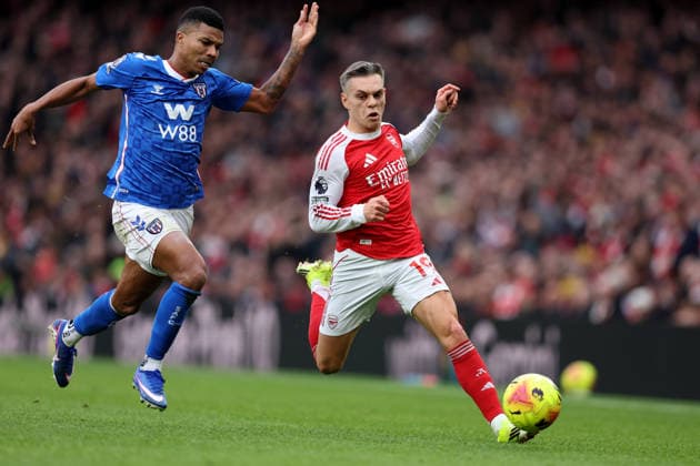 Arsenal v Sunderland 07 February 2026, London - Premier League Football - Arsenal v Sunderland - Reinildo Mandava of Sunderland and Leandro Trossard of Arsenal - Photo: Charlotte Wilson Offside. London UK Copyright: xCharlottexWilsonx xOffsidexOffside